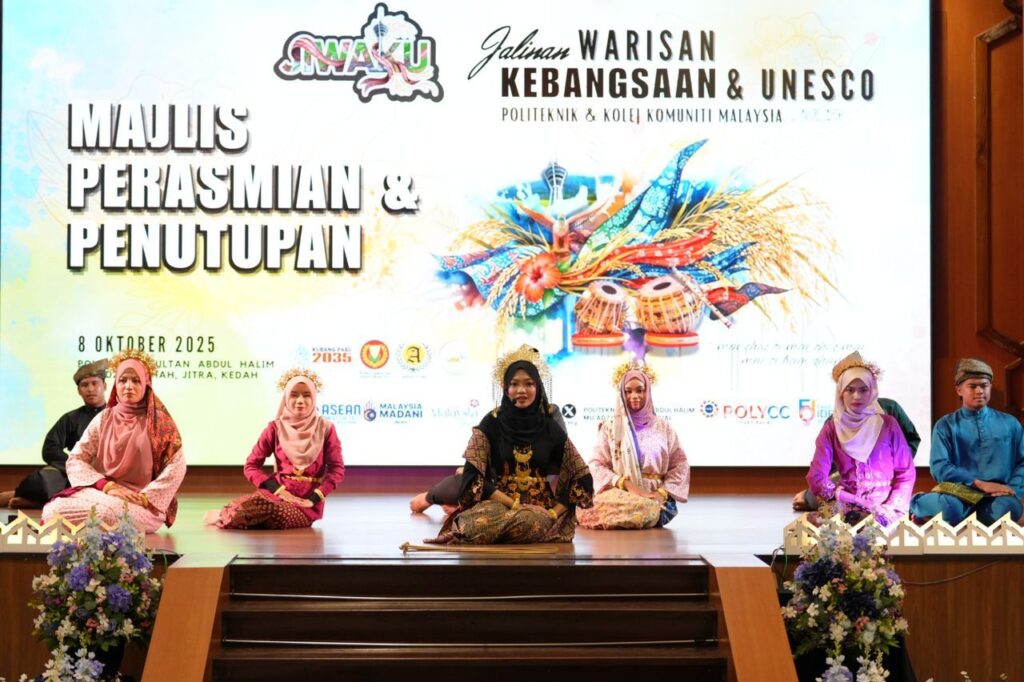 JIWAKU: POLIMAS menang Nyanyian Terbaik, Naib Juara Keseluruhan Pertandingan Kesenian Mek Mulung