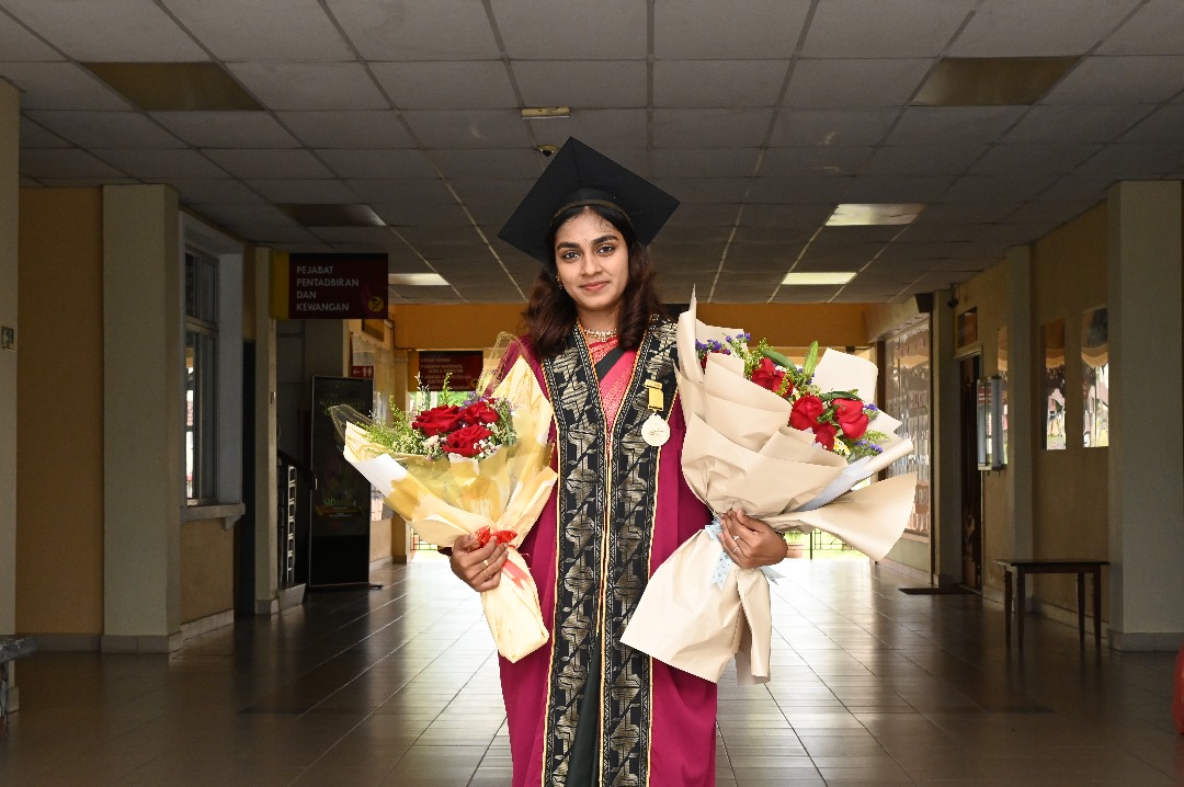 Mengira Debit & Kredit Sambil ‘Membilang’ Mata: Yeshveeni, Graduan Akauntansi PTSB Berada di Ranking 496 Dunia