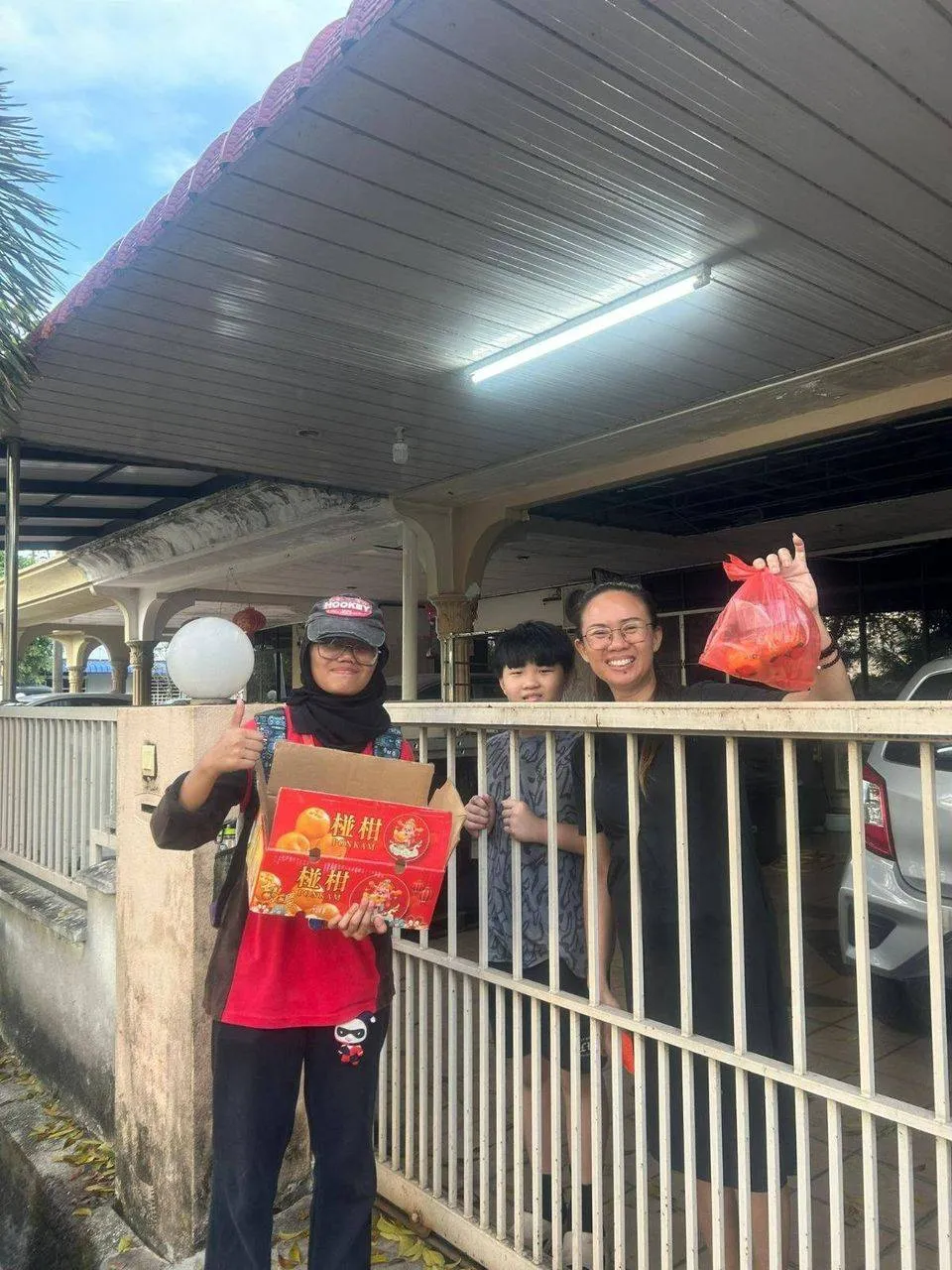 Pelajar POLIMAS edar limau sempena Tahun Baharu Cina