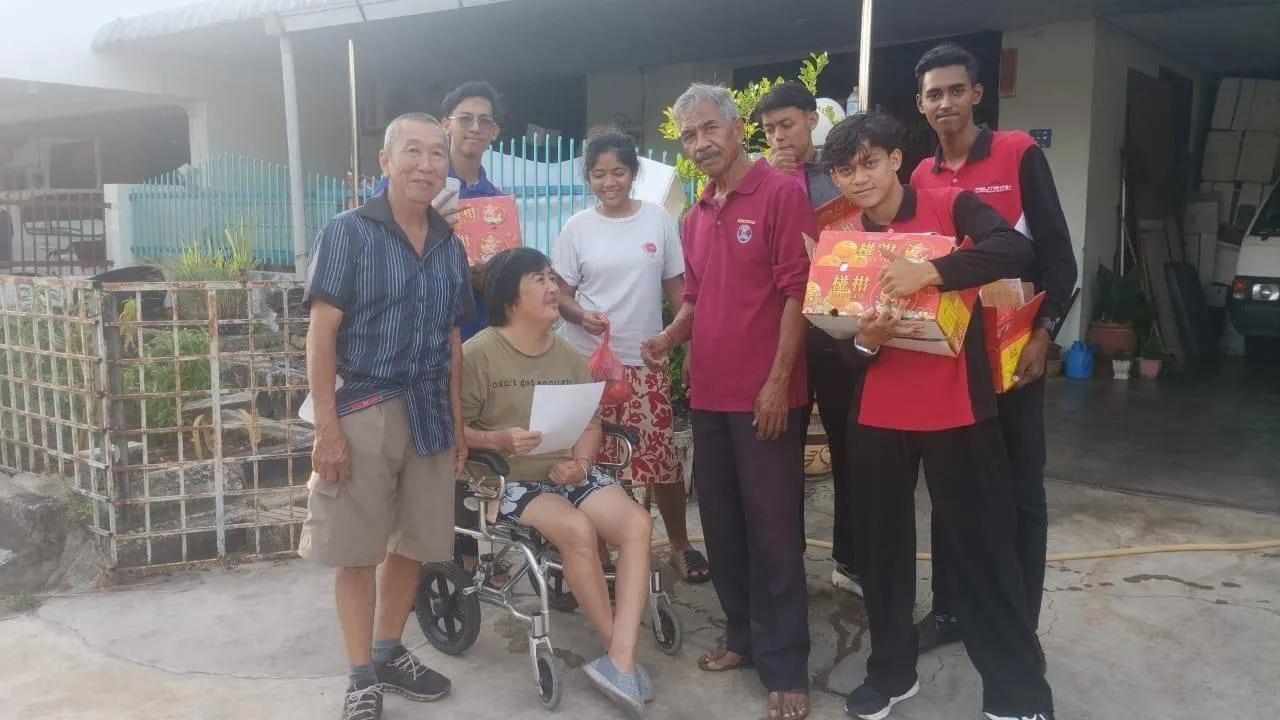 Penduduk kaum Cina disantuni! Kariah masjid dan pelajar politeknik turun padang! Perkukuh perpaduan!