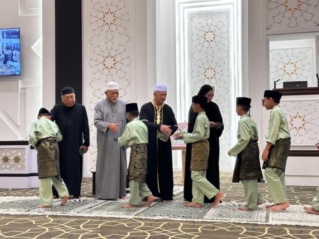 Keratan Akhbar: 200 anak yatim, asnaf terima sumbangan duit raya pada program iftar Jamaie