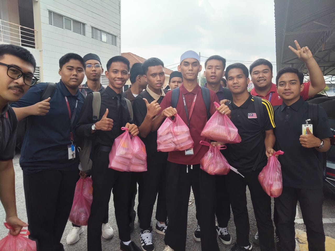 Keratan Akhbar : Program Iftar Pertubuhan Amal Kebajikan Insan di PUO