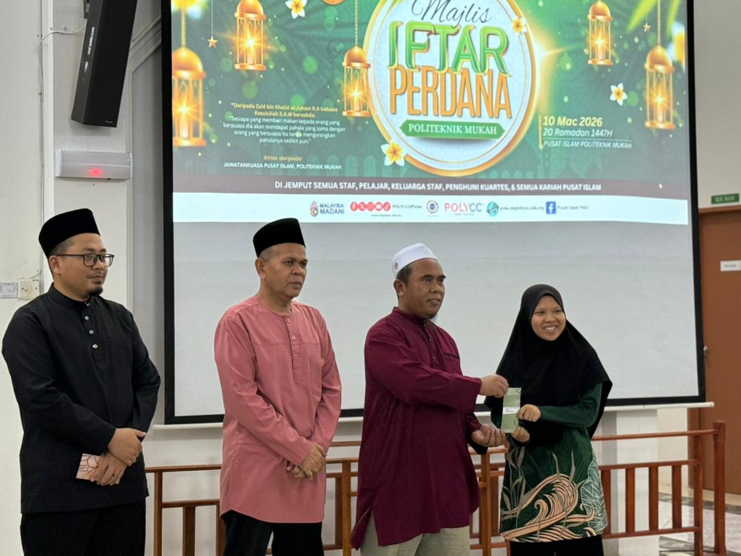 Keratan Akhbar: Lima pelajar PMU terima sumbangan khas