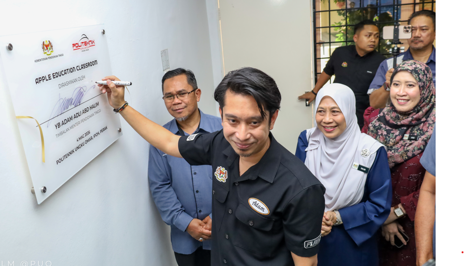 Keratan Akhbar : Politeknik Ungku Omar Lancar Apple Education Classroom Tingkat Pembelajaran Digital
