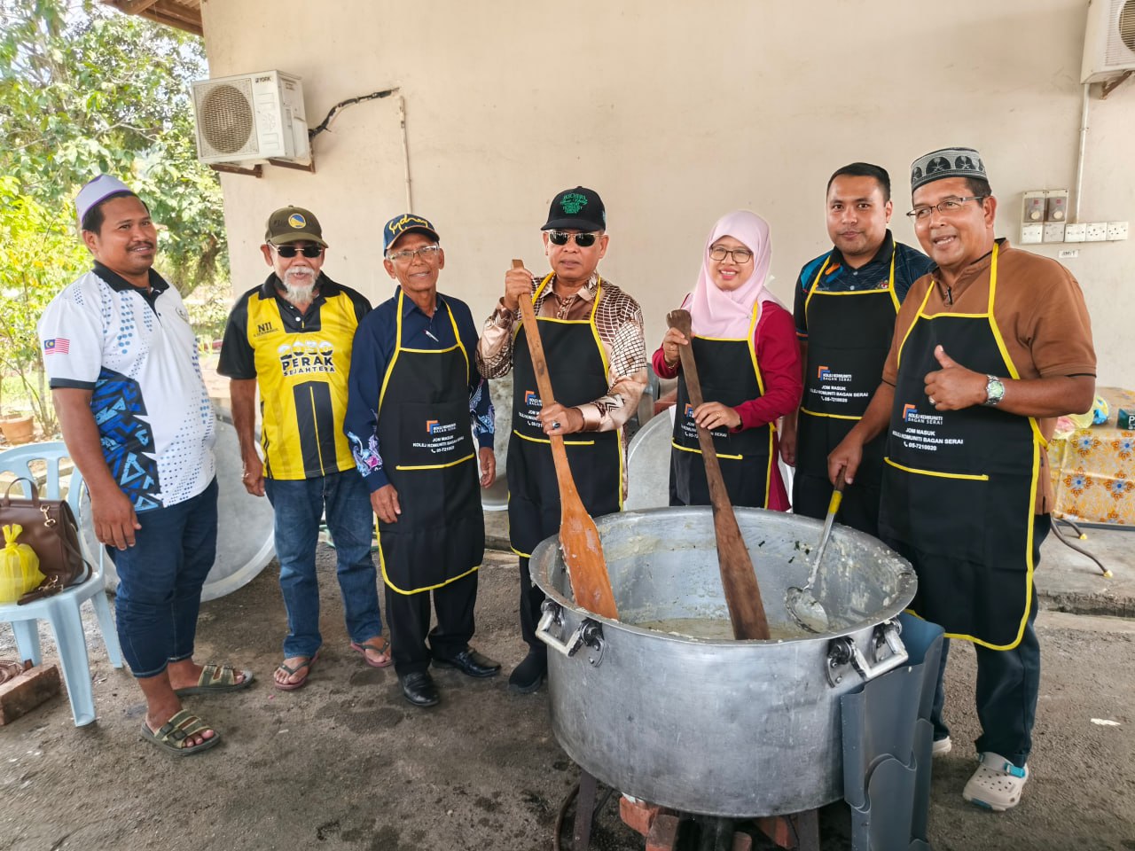 Kolej Komuniti Bagan Serai edar 1,000 bubur lambuk kepada komuniti Bukit Merah