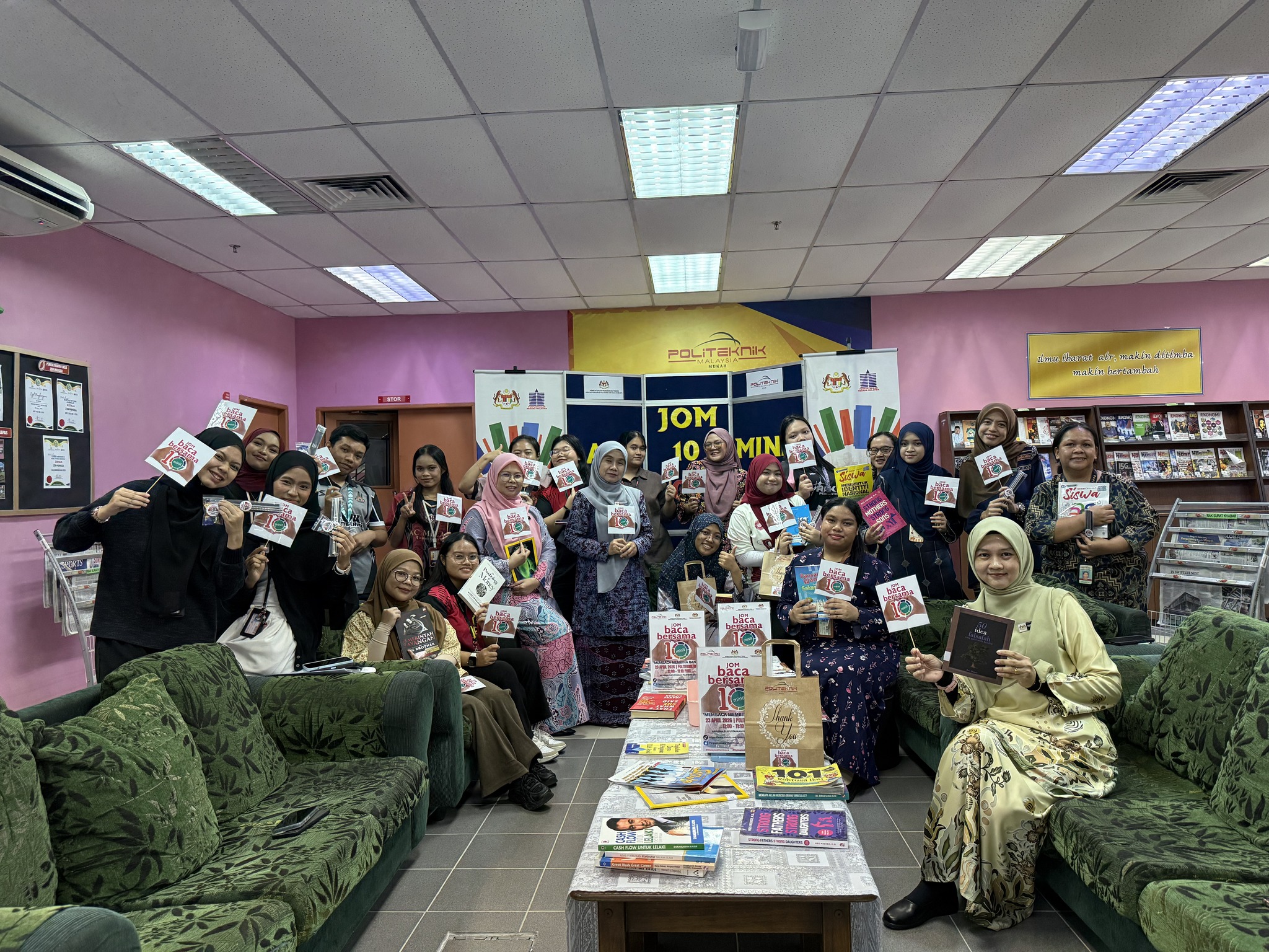 PMU sertai Program Jom Baca Bersama 10 Minit, semarak budaya ilmu