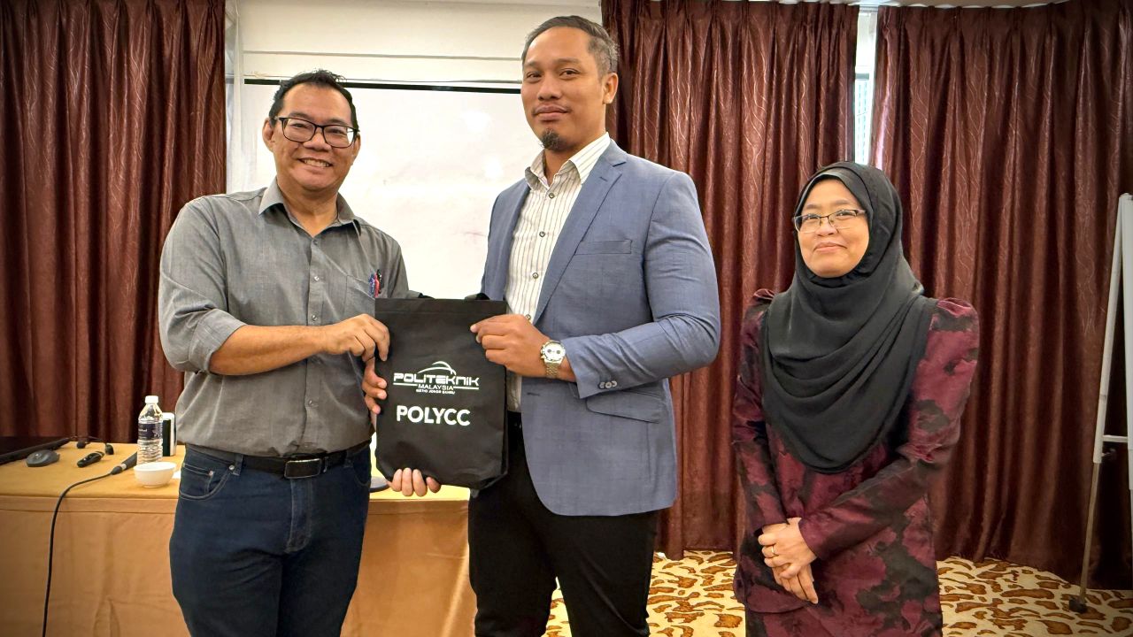 Latihan peningkatan kemahiran pembangunan HYBRIDEDGEX: Innovative Teaching for Dual Mode Learning