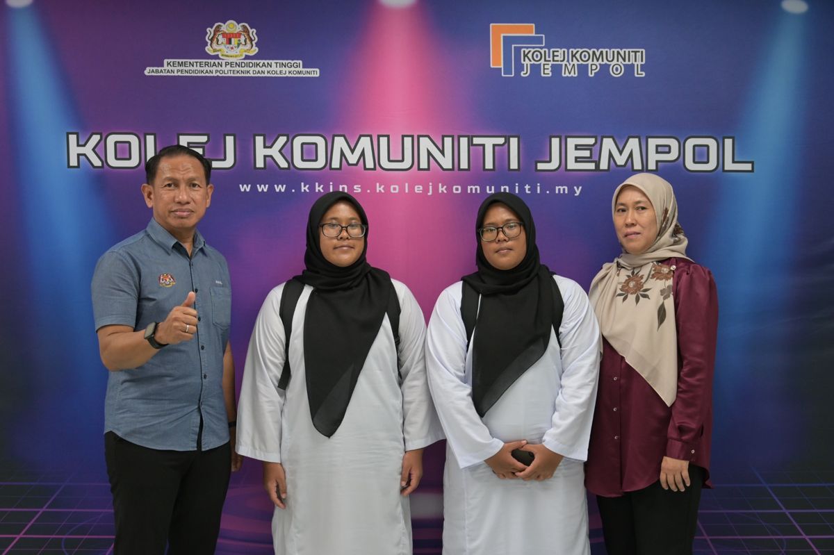 Siti Farah dan Siti Farhanah sahut cabaran bidang Automotif di Kolej Komuniti Jempol
