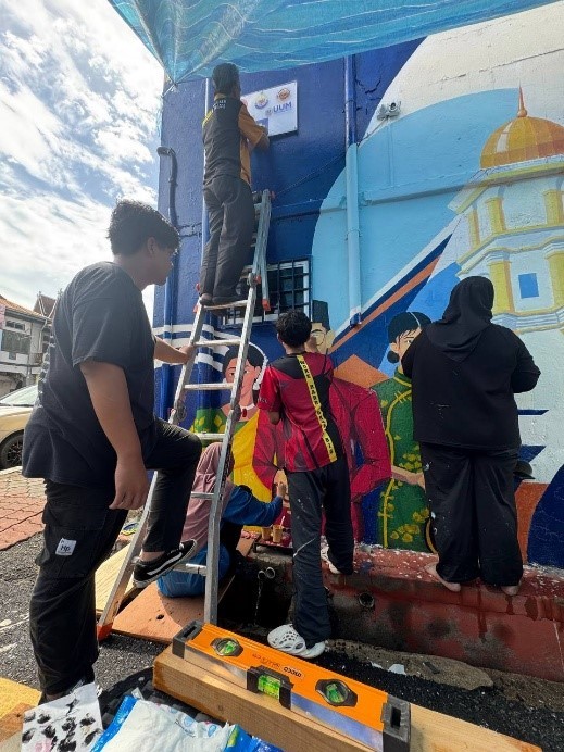 Mural gergasi di Alor Setar! 150 pelajar IPT zahirkan semangat patriotik! Kanvas Keselamatan Negara!