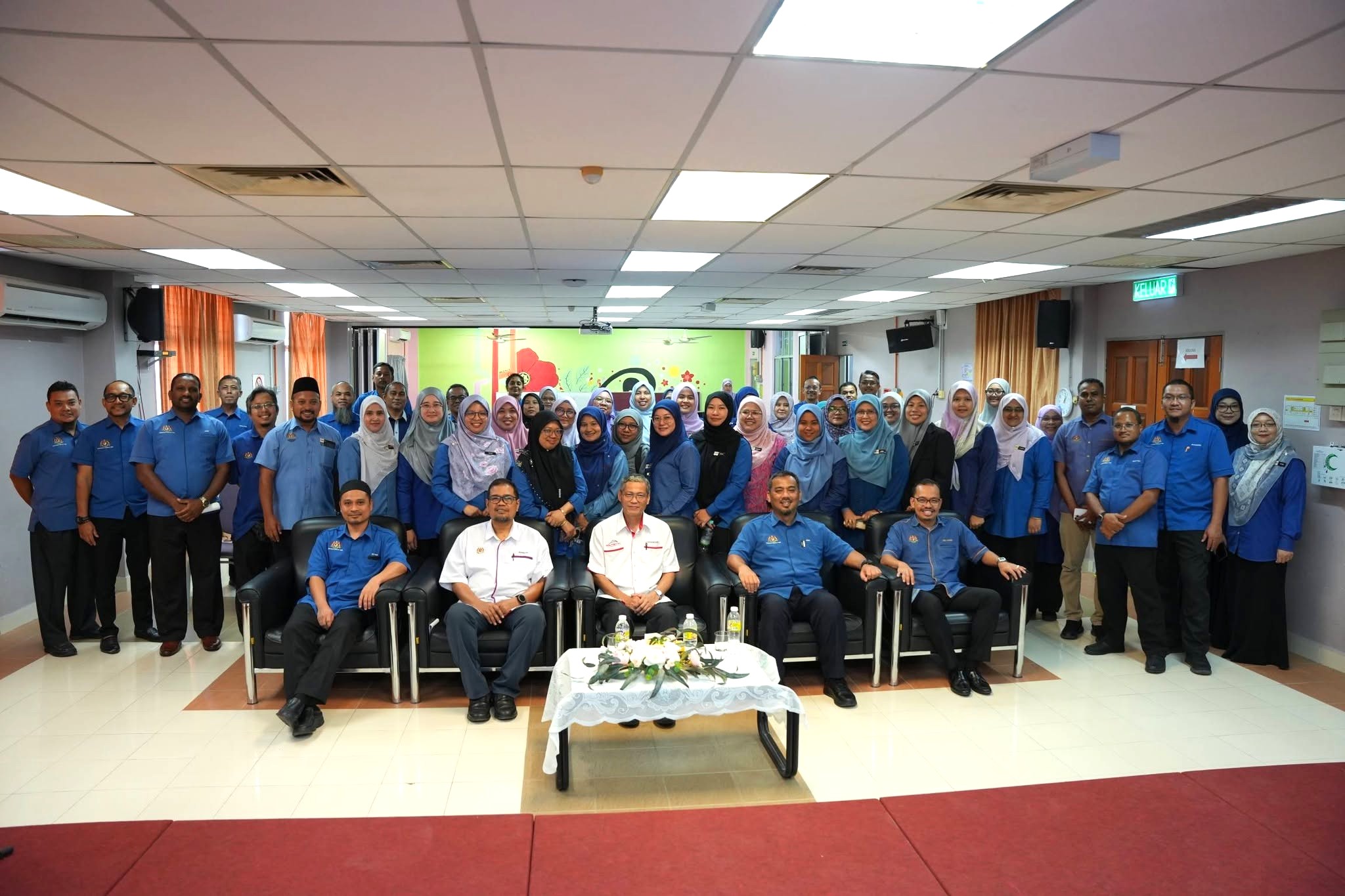 Kolej Komuniti Arau Rakam Penghargaan Atas Kunjungan Hormat Ketua Pengarah JPPKK