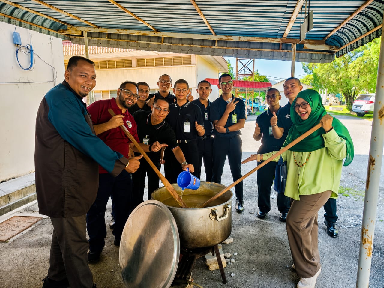 Tradisi bubur asyura satukan warga JKP PUO ​