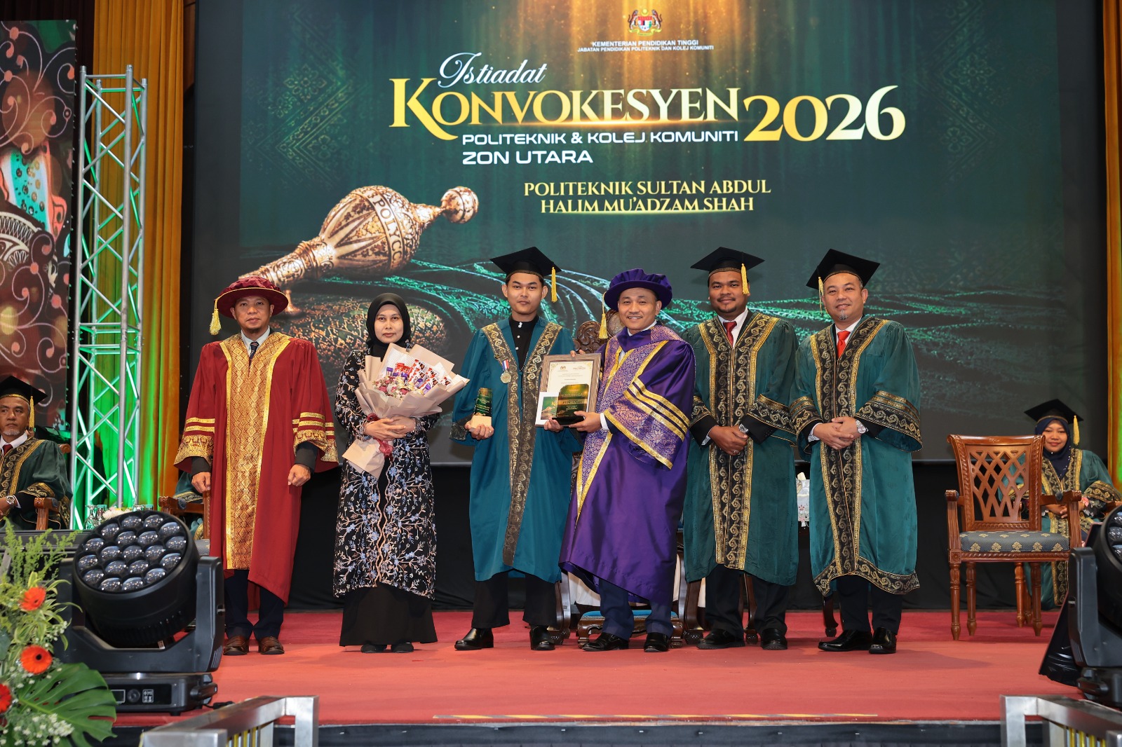 Anak juruhias genggam Anugerah Pengarah POLIMAS, bukti anak tempatan Perlis mampu dominasi pentas TVET