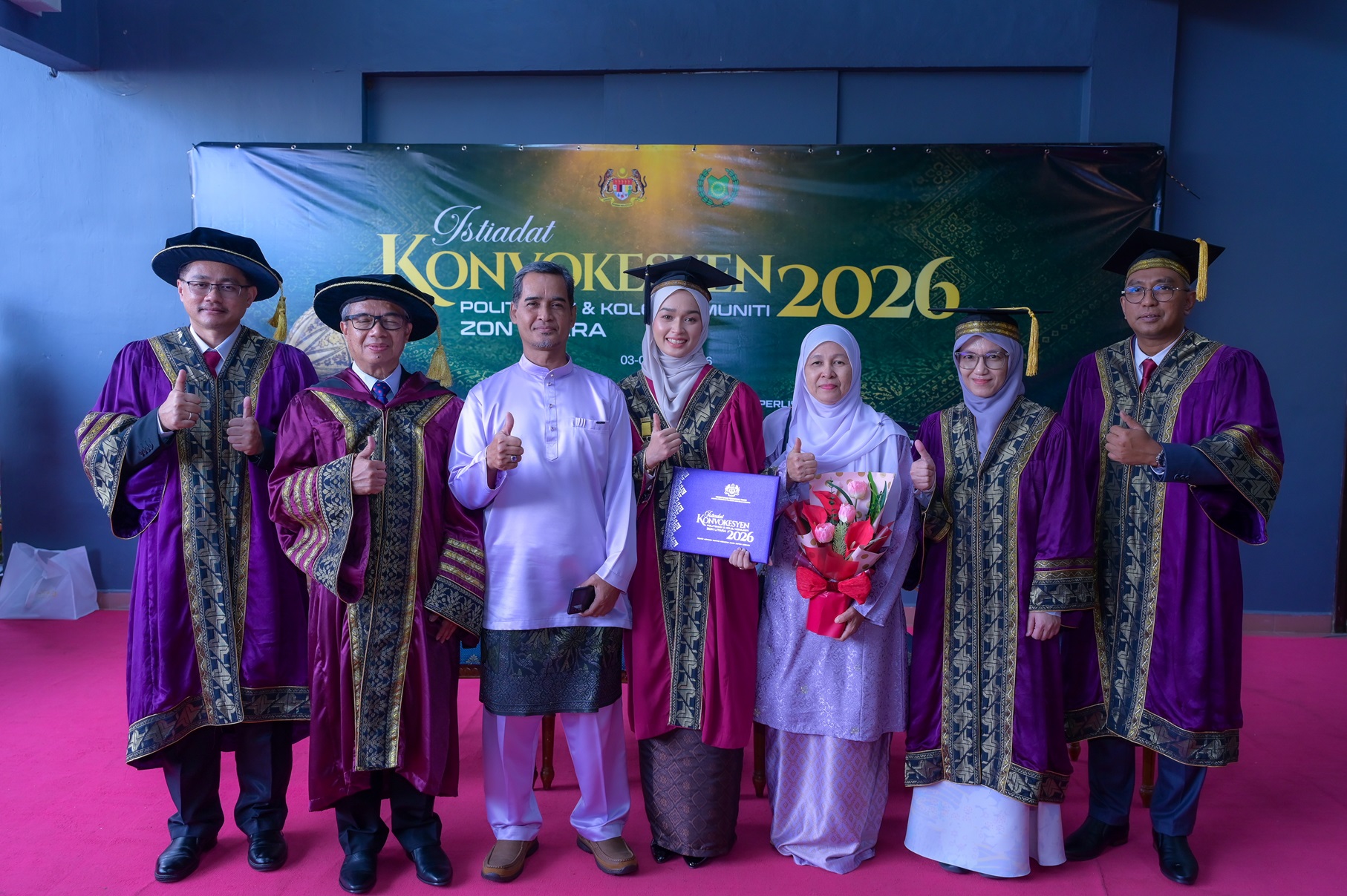 Arifah Azhari graduan PTSB raih Anugerah Pengarah, pengorbanan ibu bapa OKU jadi inspirasi