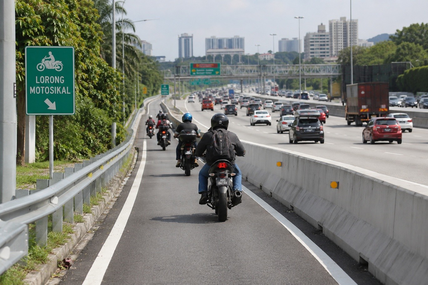 Motorcycle Lanes and Crash Prevention